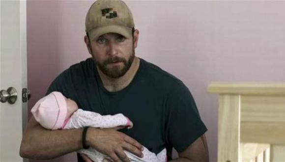 YouTube: falso bebe de "American Sniper" da mucha risa (VIDEO)