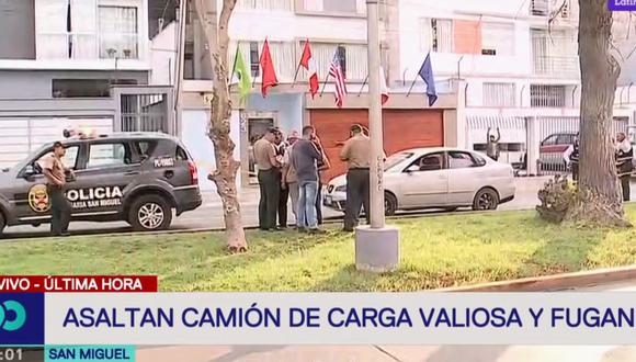 Además del robo, delincuentes secuestraron al chofer y dos guardias de seguridad. (Foto: Captura de Latina)