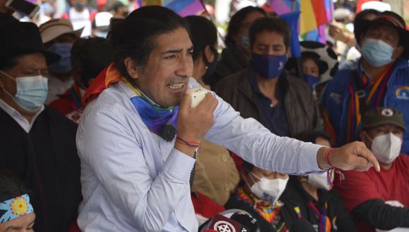 El candidato presidencial ecuatoriano por el movimiento Pachakutik, Yaku Pérez, habla durante una protesta frente al Consejo Nacional Electoral en Quito. (Foto: RODRIGO BUENDIA / AFP)