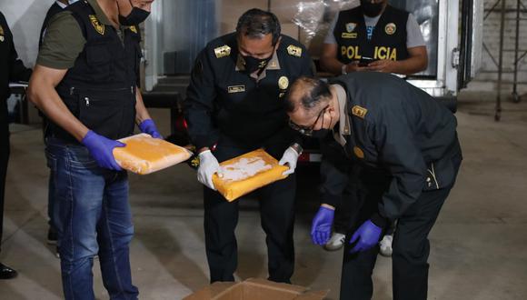 La PNP intervino dos locales de Villa El Salvador en los que se había acondicionado un laboratorio con herramientas para camuflar la droga. (Foto: El Comercio)