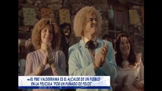 Así actúa Valderrama en la película "Por un puñado de pelos"