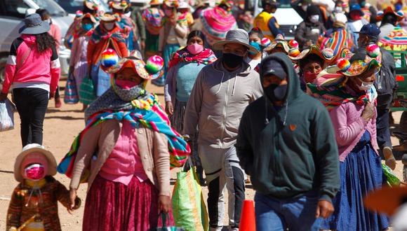 Las principales ciudad de Bolivia reportan cada día situaciones que llevan a hospitales y otros centros de salud a declararse en emergencia por falta de recursos humanos y materiales para atender el aumento de enfermos. (Foto: AFP)