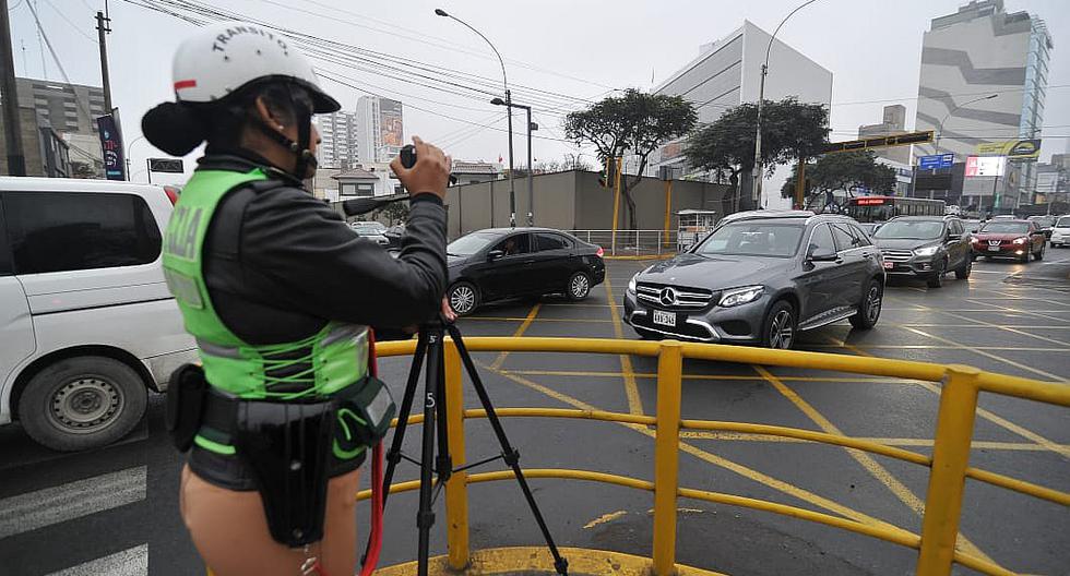 De acuerdo con la disposición de la Municipalidad Metropolitana de Lima (MML), ‘pico y placa’ se ejecuta de lunes a jueves, de 6:30 a.m. a 10:00 a.m. y de 5:00 p.m. a 9:00 p.m. (Archivo)