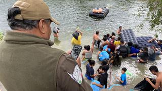 Cientos de migrantes se lanzan al río Bravo pese a aviso de agentes mexicanos