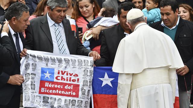 Papa recibe a los 33 mineros que estuvieron atrapados en Chile - 6