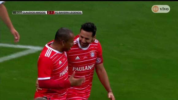 Claudio Pizarro's second goal, the first with Bayern Munich. (Video: América Televisión)