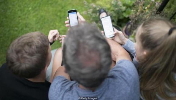 Según algunos estudios, los teléfonos afectan a la calidad de nuestras conversaciones. (Foto: Getty)