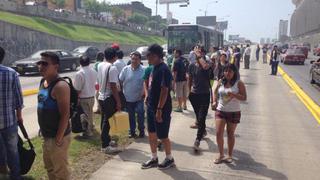 Metropolitano: pasajeros bajaron en plena vía por bus averiado