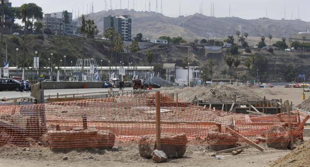 Falta menos de un mes para el inicio de la temporada de verano y así se encuentran las playas de Chorrillos. (Foto: Violeta Ayasta)