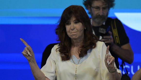 La vicepresidenta de Argentina, Cristina Kirchner, en el Teatro Argentino de La Plata, provincia de Buenos Aires, el 27 de abril de 2023. (Foto de JUAN MABROMATA / AFP)