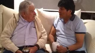 José Mujica se reúne con Evo Morales durante su visita a México