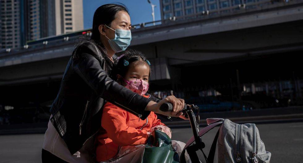 Los wuhaneses pueden salir de casa y realizar sus actividades, pero muchos de ellos no quieren hacerlo y esperan un pronunciamie