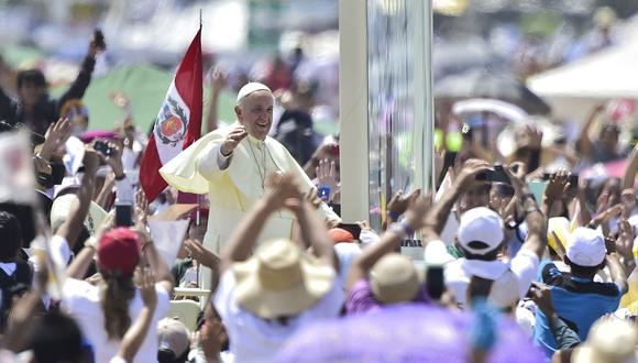 El Papa fue recibido por una multitud emocionada en Guayaquil - 1