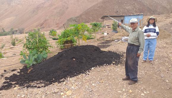 Ricardo Mendieta y su hija Ana reclaman a los hermanos Vizcarra, dueños de Agroesa, que le otorguen la escritura del terreno adquirido. (Foto: Carlos Neyra)