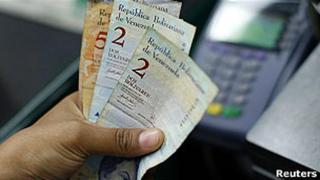 Venezuela: el gobierno de Maduro abre subasta para adjudicar dólares