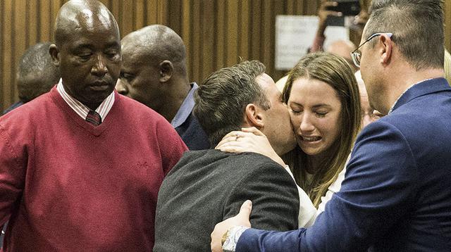 Así recibió Oscar Pistorius su condena de 6 años de prisión - 10