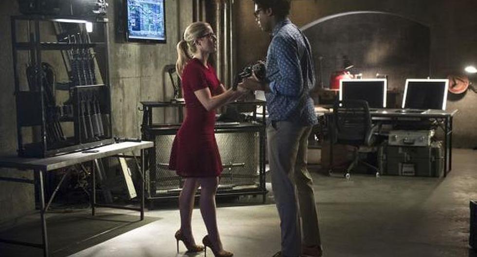 Emily Bett Rickards es Felicity y Echo Kellum es Curtis Holt / Mr. Terrific en 'Arrow' (Foto: The CW)