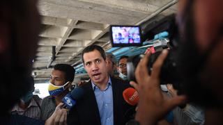 Venezuela: Juan Guaidó aparece en la puerta de su casa tras denuncia de posible detención