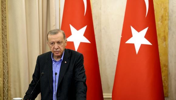 El presidente turco, Recep Tayyip Erdogan, da una conferencia de prensa luego de las conversaciones con el presidente ucraniano Volodymyr Zelensky y el secretario general de la ONU en Lviv el 18 de agosto de 2022. (Foto de Dimitar DILKOFF / AFP)