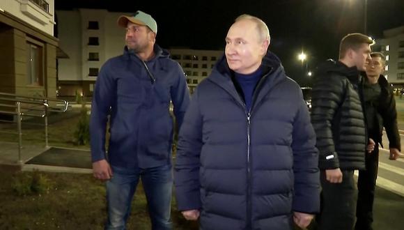 Vladimir Putin en Mariúpol. (Reuters).