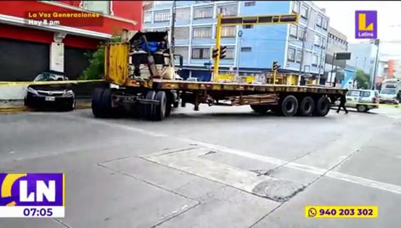 Choque entre auto y tráiler deja un muerto en Cercado de Lima. (Foto: Latina)