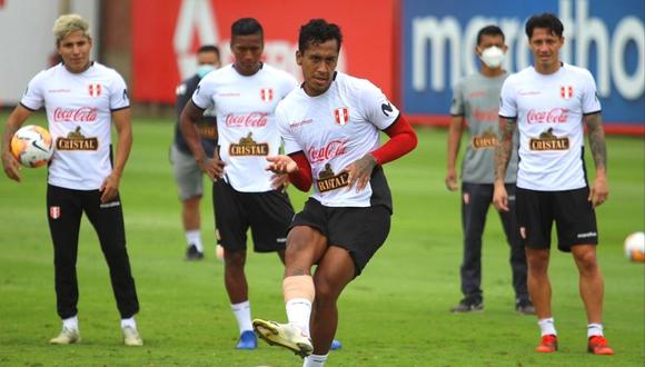 Renato Tapia será una de las piezas claves de la Selección Peruana ante Bolivia y Venezuela (Foto: EFE)
