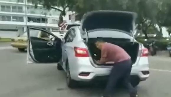 Taxista agredió con una varilla a un fiscalizador de la municipalidad de Miraflores. (Captura/América Noticias)