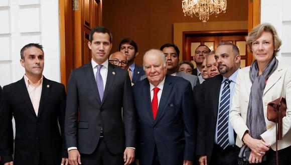 El debate de la Asamblea Nacional coincidió con una visita que realizó al Palacio Legislativo del enviado especial de la Unión Europea para Venezuela, Enrique Iglesias. (Reuters)