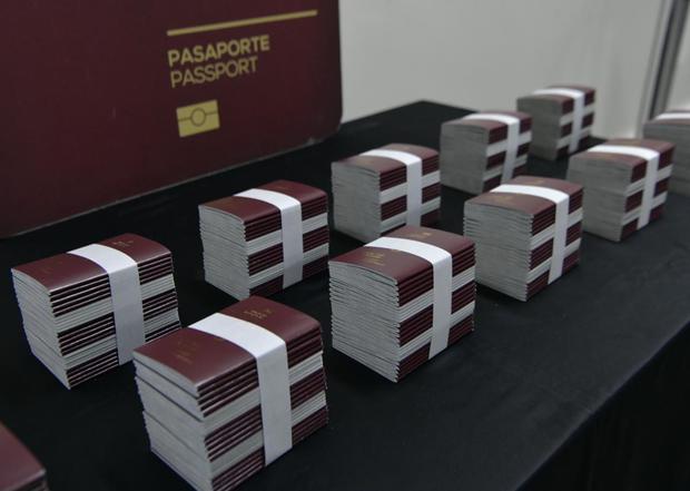 Arrival of the new batch allows to increase the quotas to process the Peruvian passport (Photo: Mininter)