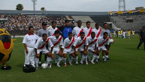 Jefferson Farfán jugó por primera vez en la máxima categoría el 28 de julio de 2001, en Alianza Lima. (Foto: Juan Ponce / Archivo El Comercio)