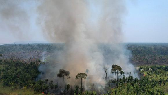 Vista aérea de un área quemada en la selva amazónica en el Parque Nacional Mapinguari en Porto Velho, en la frontera de los estados de Rondonia y Amazonas, norte de Brasil, el 1 de septiembre de 2022.