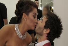 Karla Tarazona y Joselito Carrera sorprenden al darse tierno beso