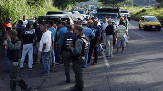 Venezolanos viven calvario para conseguir gasolina en frontera con Colombia | VIDEO