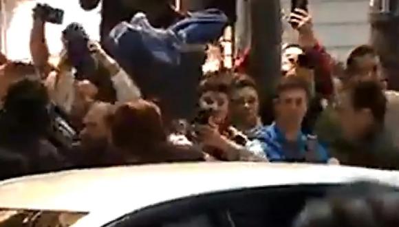 El momento del ataque a Cristina Kirchner; la custodia quedó demasiado lejos de la vicepresidenta como para impedir un atentado. (Imagen de video).