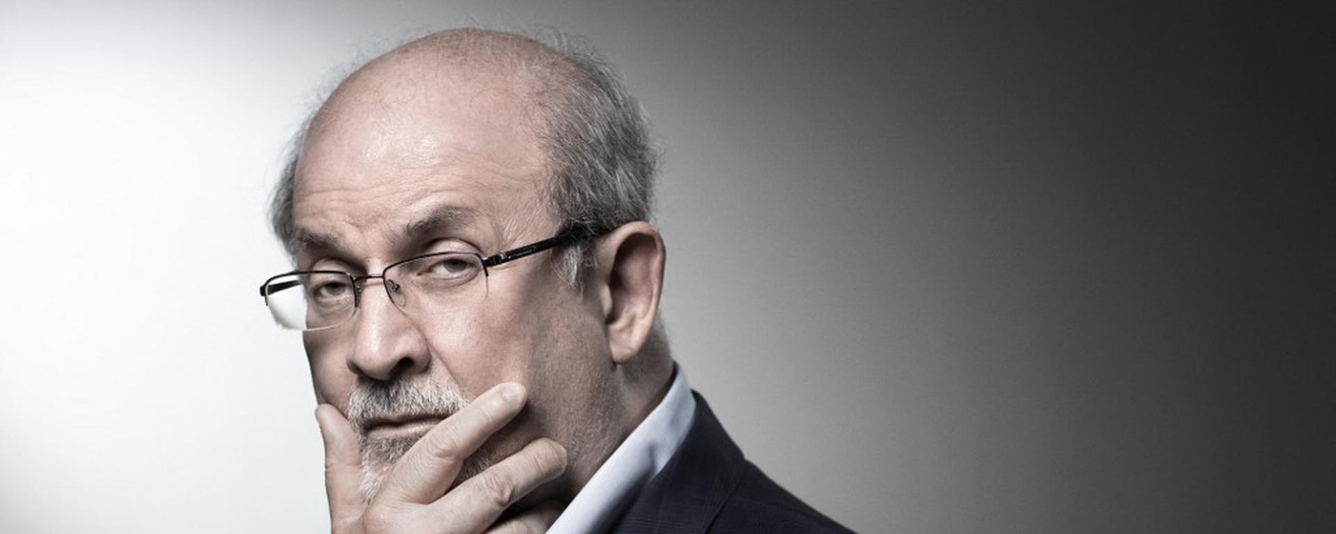 Quien es Salman Rushdie, por qué Irán lo quiere muerto hace 33 años y qué han dicho sobre el último atentado contra él