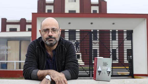 Hernán Migoya en el lugar donde empezó todo: el Colegio Militar Leoncio Prado. El escritor español prepara la adaptación de "La ciudad y los perros al cómic" para el 2011.