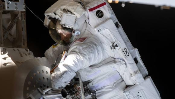 La imagen muestra a la astronauta Christina Koch durante la caminata espacial. (Foto: NASA)