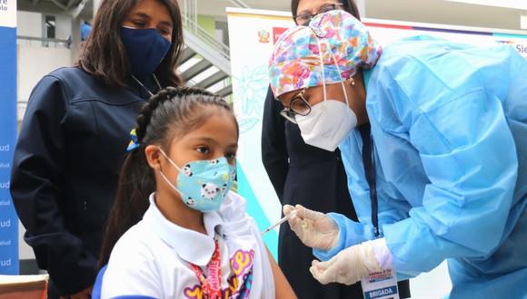 El Minsa ha concientizado a los padres de familia y a la comunidad educativa para buscar que los progenitores autoricen la vacunación. (Foto: Andina)