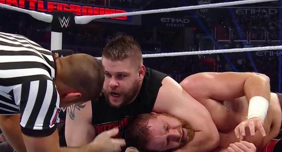 Sami Zayn y Kevin Owens se lucieron en un espectacular combate. (Foto: WWE)