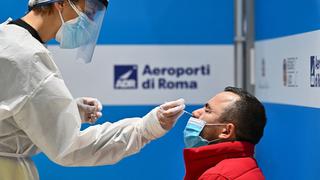 Virólogos piden confinamiento total en Italia ante avance de variante británica del coronavirus
