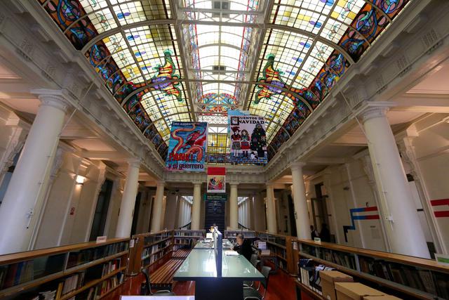 Las columnas de la biblioteca Mario Vargas Llosa son de estilo dórico.(Foto: Casa de la Literatura Peruana)