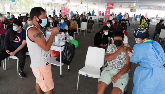 La vacunación a adolescentes contra el COVID-19 comenzó este fin de semana en Lima, Callao y regiones | Foto: Juan Ponce Valenzuela / @photo.gec