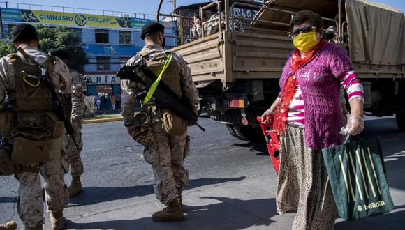 Gobierno de Chile advierte que está dispuesto a usar “más fuerza” si no se respeta la cuarentena por coronavirus. (Foto: MARTIN BERNETTI / AFP).