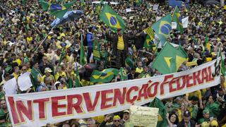 Brasil: miles de bolsonaristas protestan ante los cuarteles para exigir golpe militar contra Lula