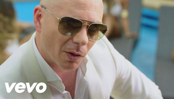 Pitbull canta hit noventero y pide por Cuba en videoclip