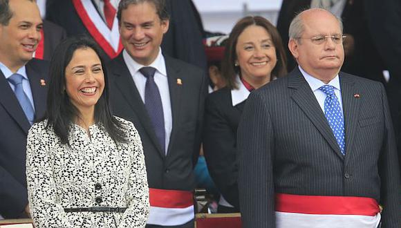 De la luz verde a la luz roja, por Juan Paredes Castro