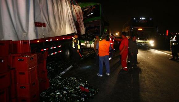 Choque de ómnibus contra camión en Chilca dejó un fallecido