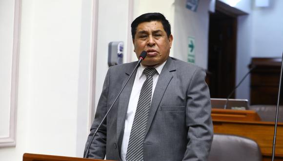 El congresista Pasión Dávila había sido suspendido 120 días por golpear a su colega Juan Burgos. Foto: Andina