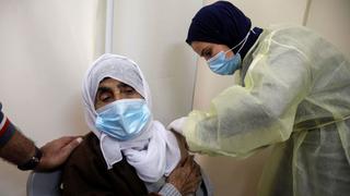 Autoridad Palestina “rechaza recibir vacunas a punto de caducar” de parte de Israel