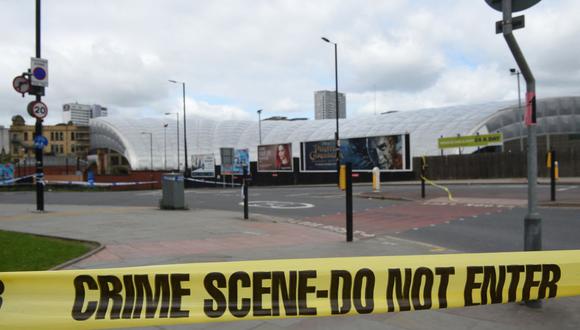 Un cordón policial rodea el Manchester Arena en Manchester, noroeste de Inglaterra, luego de los mortíferos ataques terroristas del 23 de mayo de 2017. (Foto de archivo: Oli SCARFF / AFP)